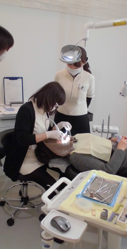 歯科衛生士育成インストラクターの岡村先生との研修